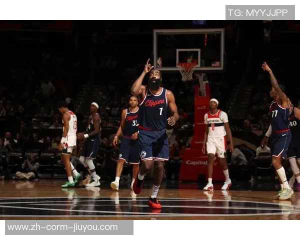 比惨大会快船四连败，候补得分5比41闹麻了，四大引援遍地窘境